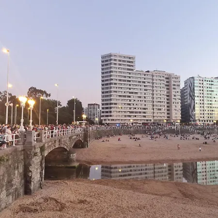 Loft Y Casa Habitaciones En Gijon منزل ريفي *